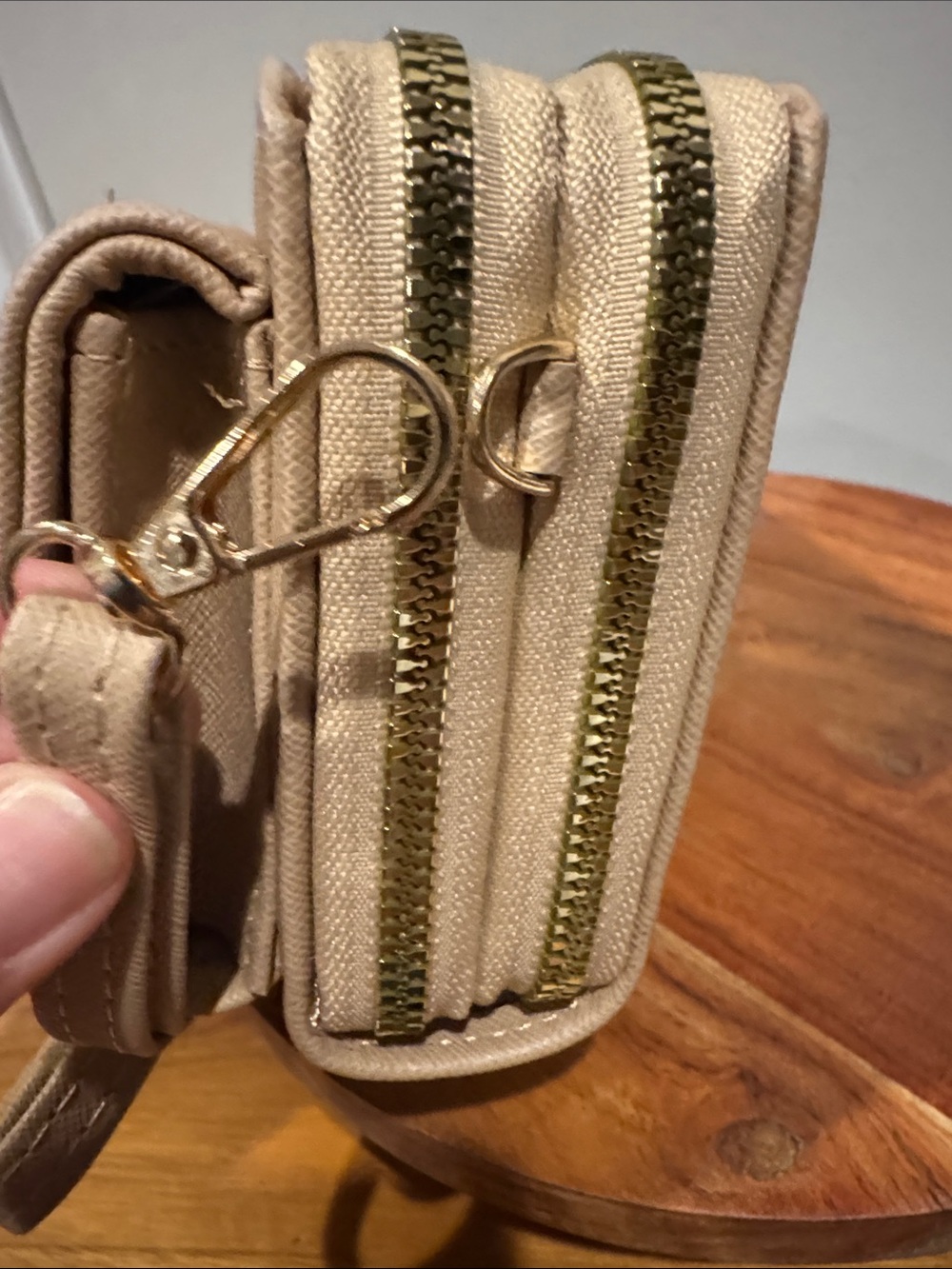 Women's Crossbody Wallet - Picture 7 of 8